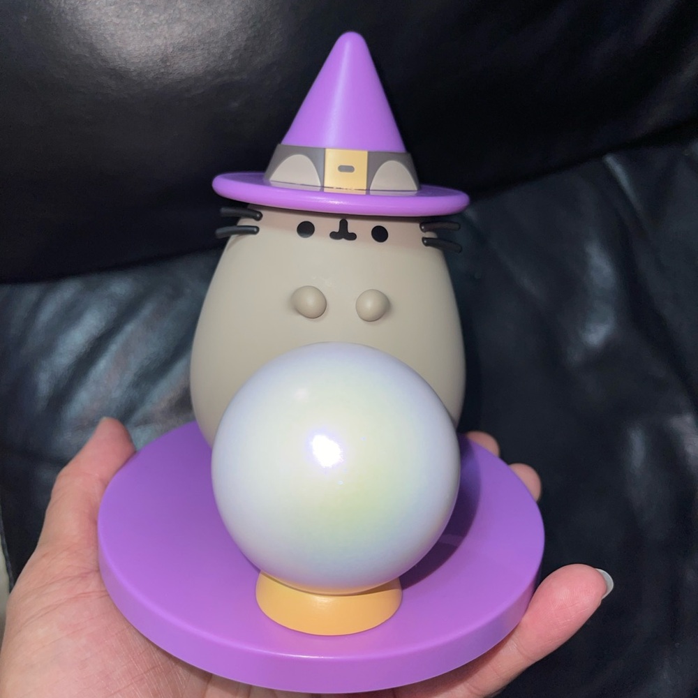 PUSHEEN HALLOWEEN FIGURINE